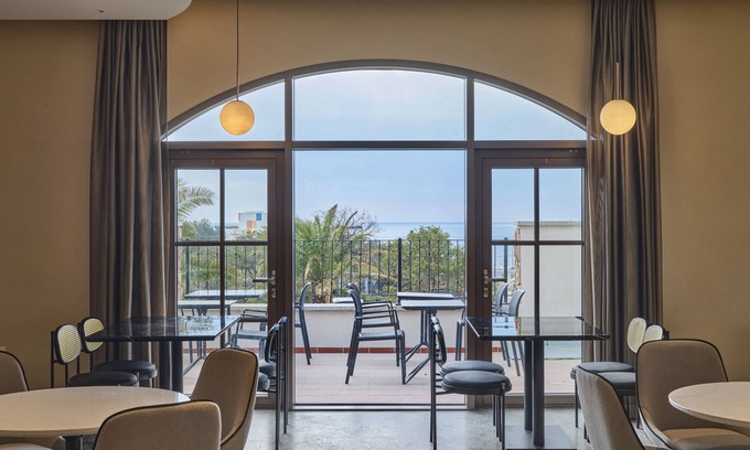 Jeju City Hotel | Hundert Hills