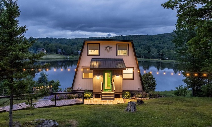 Hunter Cabin | Hunter Lakefront House: Ski, Swim, Boat, Fish, Hike, Fire pit & Dog Friendly