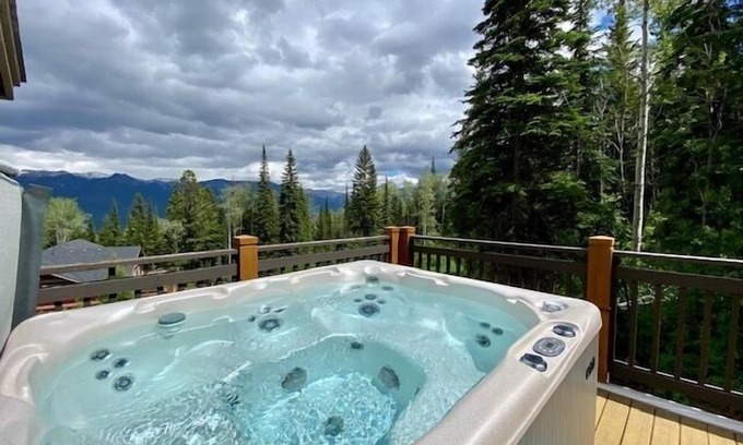 Golden Condo | Hunter's Hideaway: 1 bedroom top level, cozy mountain condo
