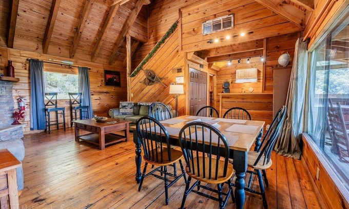 Townsend Cabin | Hunter's Hideaway 2 Bedroom Cabin by RedAwning