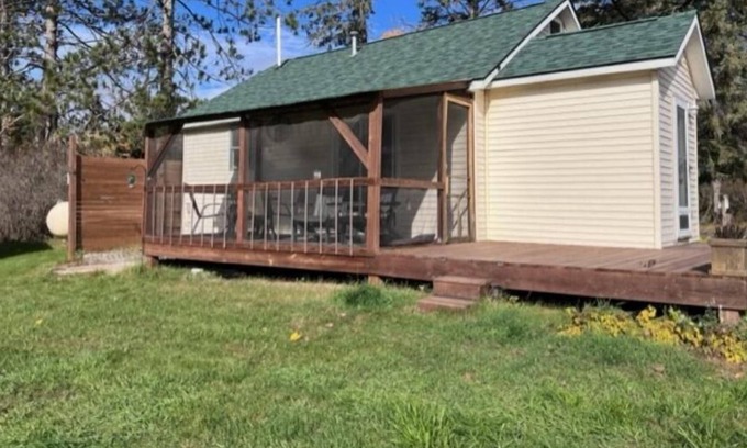 Clam Falls Cabin | Hunting cabin close to public hunting land