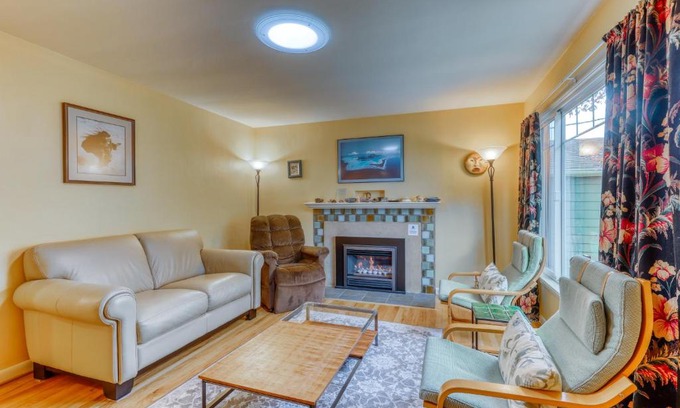 Seattle House | Husky Hideaway - 2 Bed 1 Bath Vacation home in Seattle
