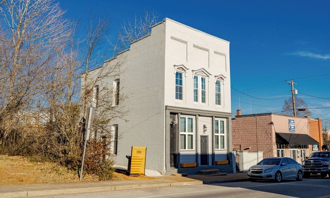 Munfordville Apartment | Hustle & Bustle in Munfordville