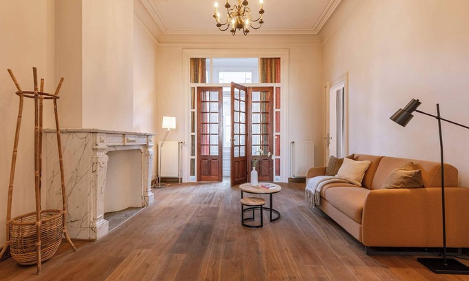 Kunstenkwartier Apartment | Huswell - Cape Montigny - A Beautifully Renovated Historic Property in the Heart