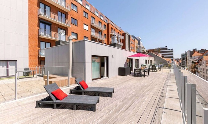 Heist Apartment | Huswell - Spacious Sunny Apartment w/Huge Terrace
