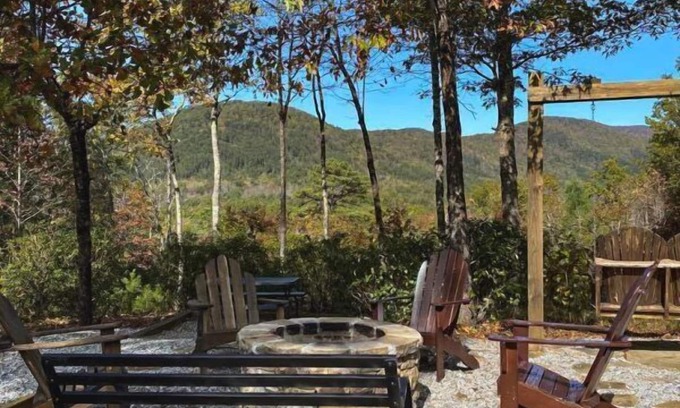 Sautee Nacoochee Cabin | Hutch Mountain- This beautiful log cabin is one you will never want to leave!