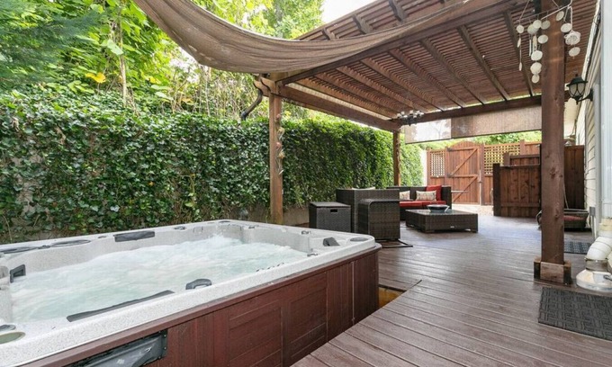 Fletcher Villa | Hutch Mtn Villa -Hot tub,pool table,air hockey,grill,Views!