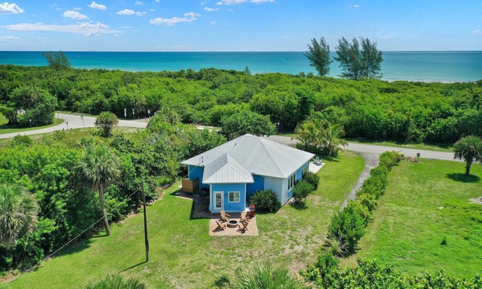 Fort Pierce Shores House | Hutchinson Island Cottage: Steps to the Beach