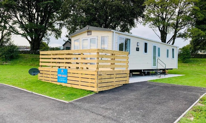 Balminnoch Resort | HV66 - FREE WIFI-3 Bedrooms Indoor Pool Loch Views Fishing Golf Riding Shooting Water Sports 15 Mins Drive To Beaches PASSES NOT INCLUDED Most Activities Will Not Be Available Out Of Season Please Check Before Booking
