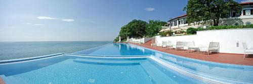 Golden Sands Hotel | HVD Boutique Hotel Oasis - Private Beach & Free Parking