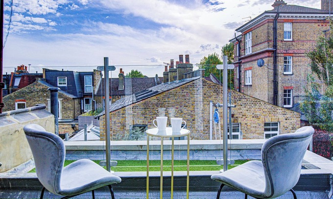 Lavender Fields Apartment | Hybrid Resi - Mitcham | 3 Bed Apartment