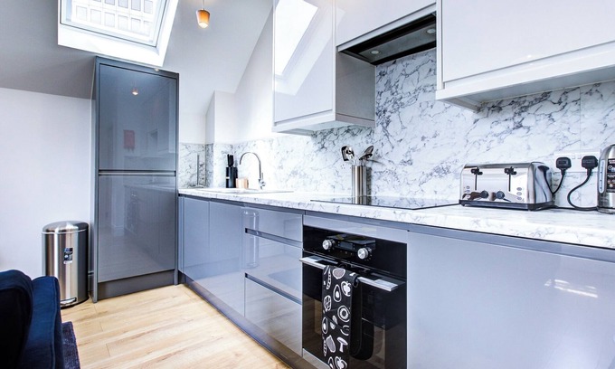 Coombe Vale Apartment | Hybrid Resi - New Malden |1 Bed Apartment