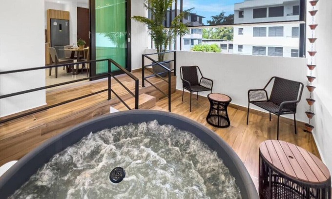 Rio Piedras Villa | Hyde Park #6 | Couples Retreat Apt W/Jacuzzi