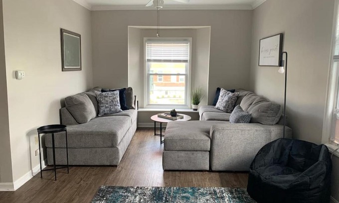 Hyde Park Apartment | Hyde Park Getaway - Close to Square & Downtown!