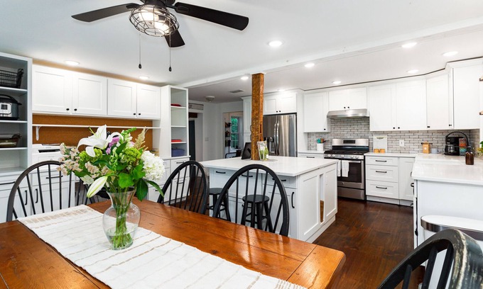 Hyde Park House | Hyde Park Haven: Entertaining Home for Families