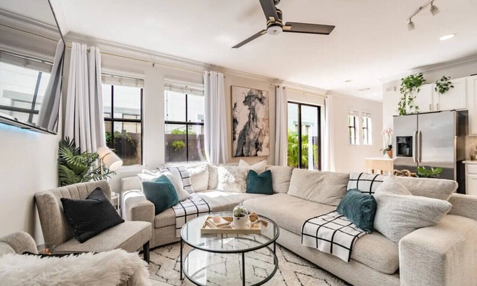 North Hyde Park House | Hyde Park/SoHo/Downtown 2/2 Townhome