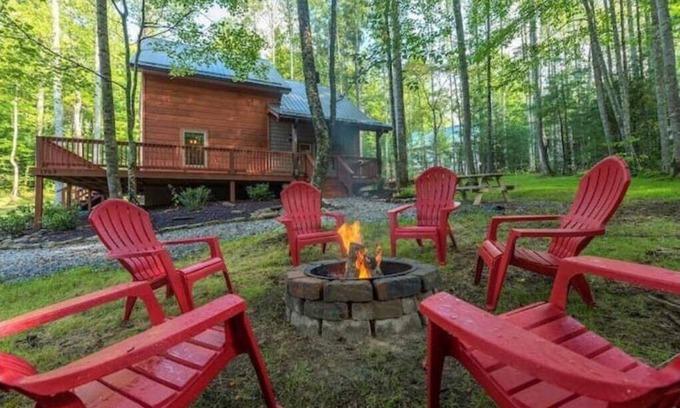 Hampton Cabin | Hygge Hus-A Hidden Getaway in the Forest