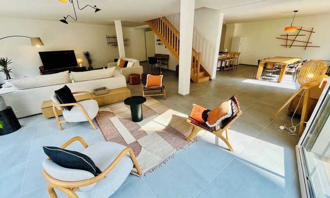 La Fuye-Velpeau House | Hypercentre house 100 m from station, spacious, 4 suites, 2 free parking spaces