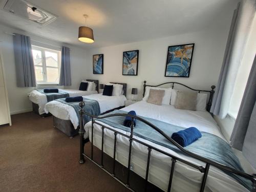 Colchester House | Hythe House - Sleeps 8 - Perfect for families and contractors