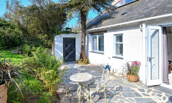 Bwlchtocyn House | Hywelfa - Five Bedroom House, Sleeps 10