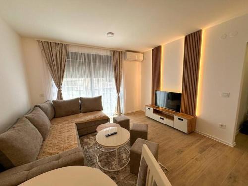 Kragujevac Apartment | I&I 3 Bedrooms Apartment II