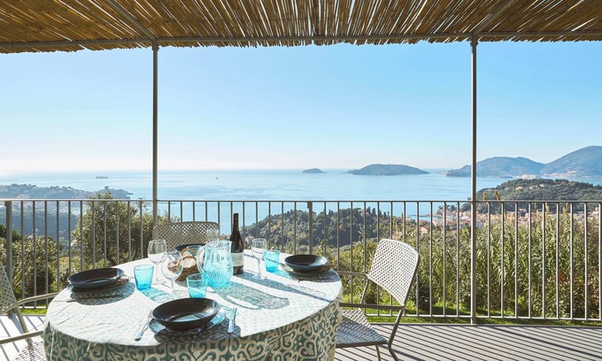 Pugliola House | I Pini: Private Park, Pool, Tennis, AC, Parking next home + Parking in Lerici!
