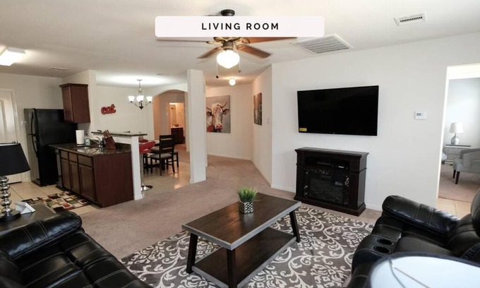 Humble House | IAH Airport, Humble, Woodlands, Spring Cypress - Marker Ridge