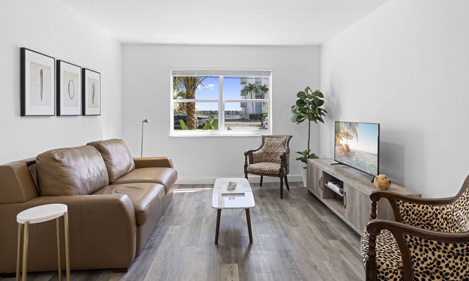 Northeast Miami Apartment | Ibyza Villas Water View