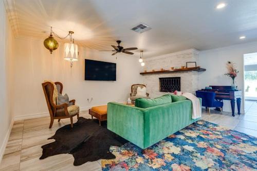 Las Vegas House | Iconic Luxe Entertainment Villa With Heated Pool Sauna