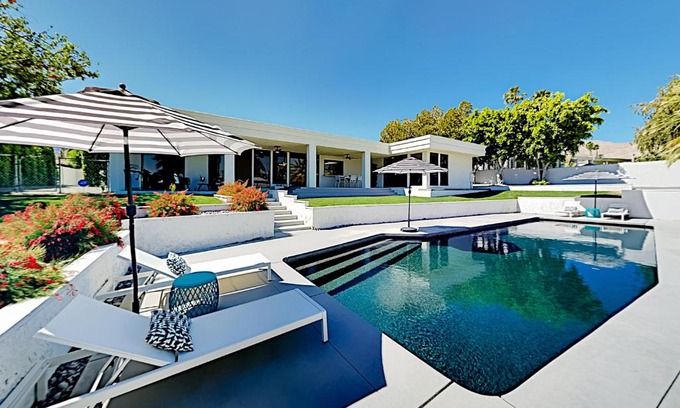 Palm Desert House | Iconic Oasis