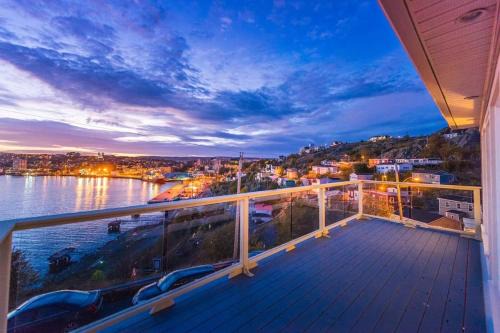 Downtown St. John's House | Iconic Red Top Of The Battery Ocean & City Vw