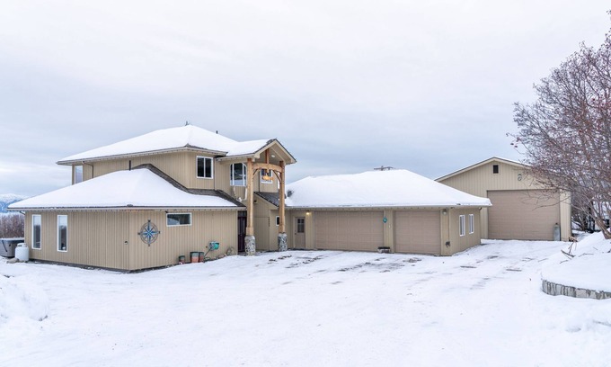 Homer House | Icy Bay Getaway- Private estate with breathtaking views! 10 minutes to downtown.