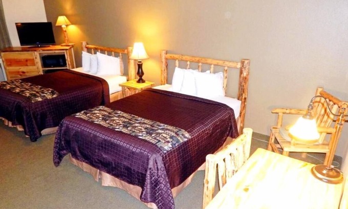 Ponderay House | Idaho Budget Getaway! Free Parking, Pet-friendly, Shuttle Service to Downtown