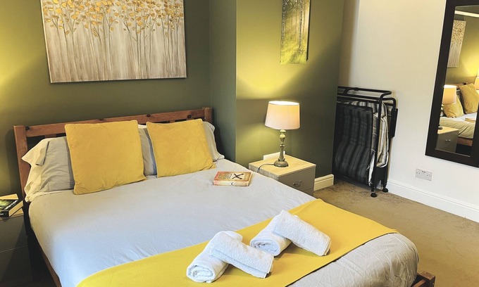 Widnes House | Ideal 2 bed pay-as-you-stay home in Widnes