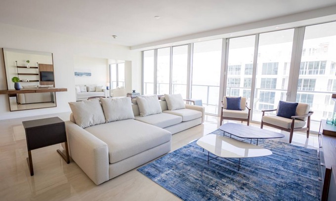 Singer Island Hotel | Ideal 2BR Living with Beachview in Riviera Beach