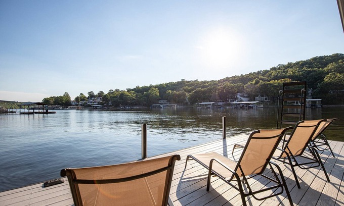 Sunrise Beach House | Ideal Cove with Amazing Dock, Kayaks & Fire Pit