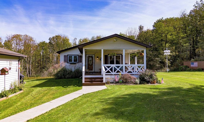 Chautauqua House | Ideal Fall getaway. Wine tours. Girls Trips. Fishing. Birding. Wonderful home!