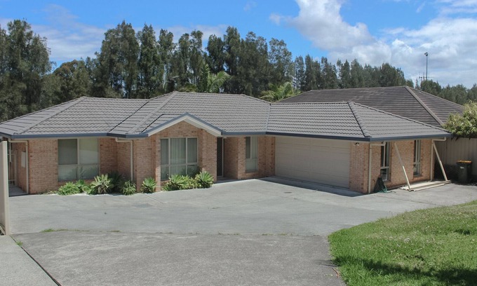 Black Head House | Ideal family holiday home, close to shopping village, beach, cafes and more