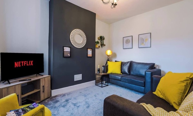 Crewe House | Ideal for contractors & long term stays, sleeps 8!