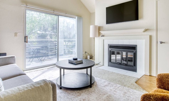 Foster City Apartment | Ideal Foster City 1BR w/ Gym, 2 Pools & W/D, near VISA, by Blueground