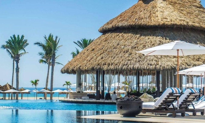 Zona Hotelera Resort | Ideal Getaway-Cabo Azul Junio Suite Partial Courtyard or Partial Pool View
