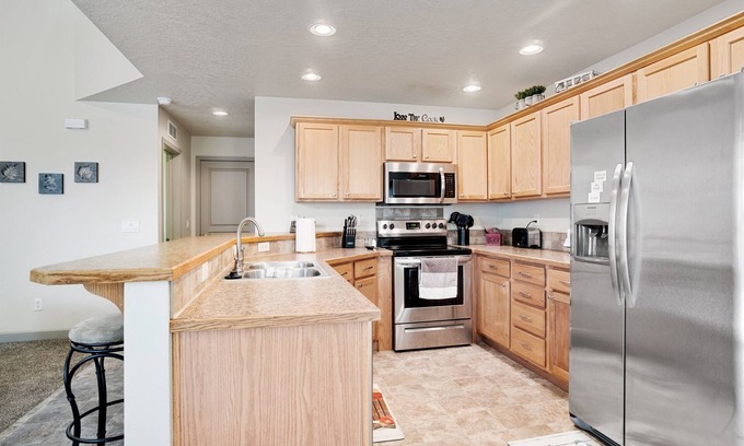 West Valley House | Ideal Location~Cozy~1600sqft~Pets Welcome~BBQ