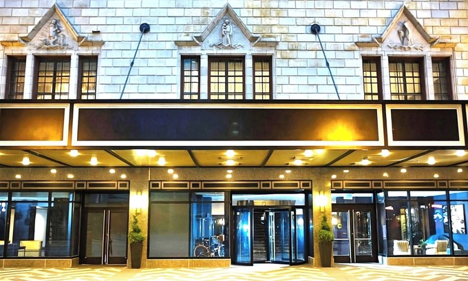 Downtown Chicago Hotel | Ideal Mix of Comfort and Value! 4 Comfortable Units, Near Ohio Street Beach