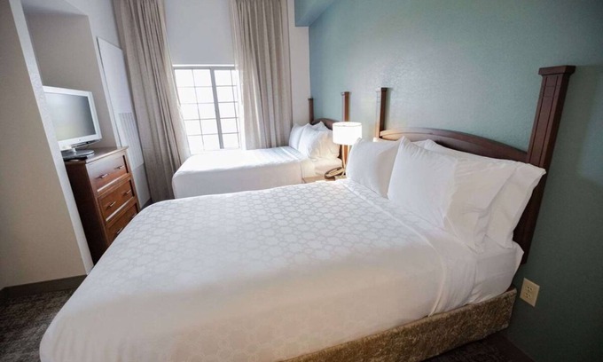 Alpharetta Hotel | Ideal Mix of Comfort and Value! Pets Are Welcome, Free Breakfast!