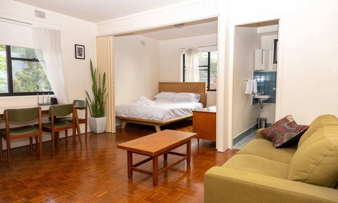 Paddington Apartment | Ideal Paddington Studio with Parking