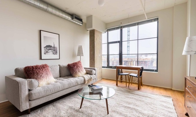 Eisenhower East Apartment | Ideal Studio in The Foundry with Near Metro w/ Gym