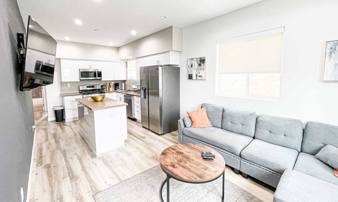 View Park-Windsor Hills House | Ideal Townhouse in Mid City -CR1-CUL