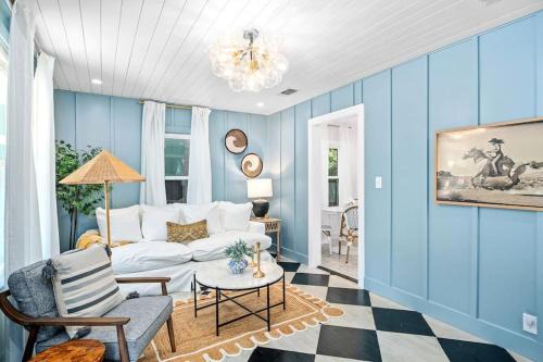 Fredericksburg House | Idle Wild Cottage - Hot Tub & Fire Pit