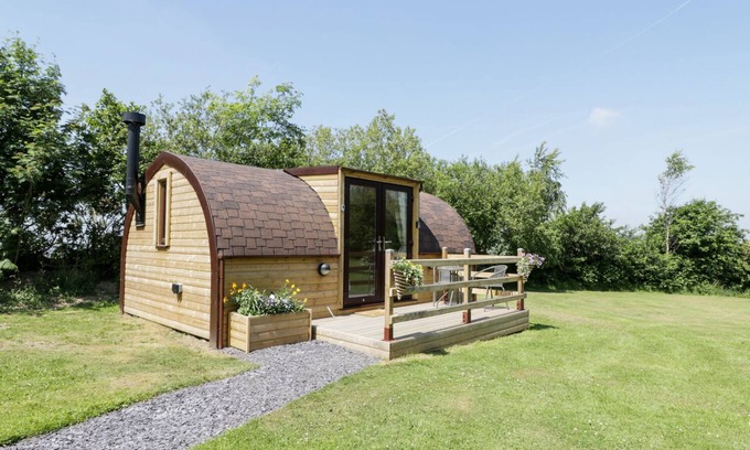 Saint Asaph Cottage | IDRIS POD, pet friendly, luxury holiday cottage in St Asaph