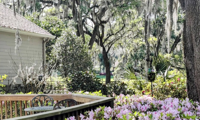 Ocala House | Idyllic Barndominium Loft Style Experience
